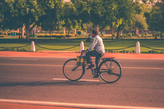 Ir en bici al trabajo : una guía completa para introducirse en el vélotaf